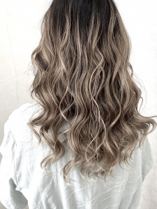 西葛西にある美容室「シーズヘア（SEES HAIR ）」のヘアスタイル「グレージュダークカラーアッシュブラウンデジタルパーマ」